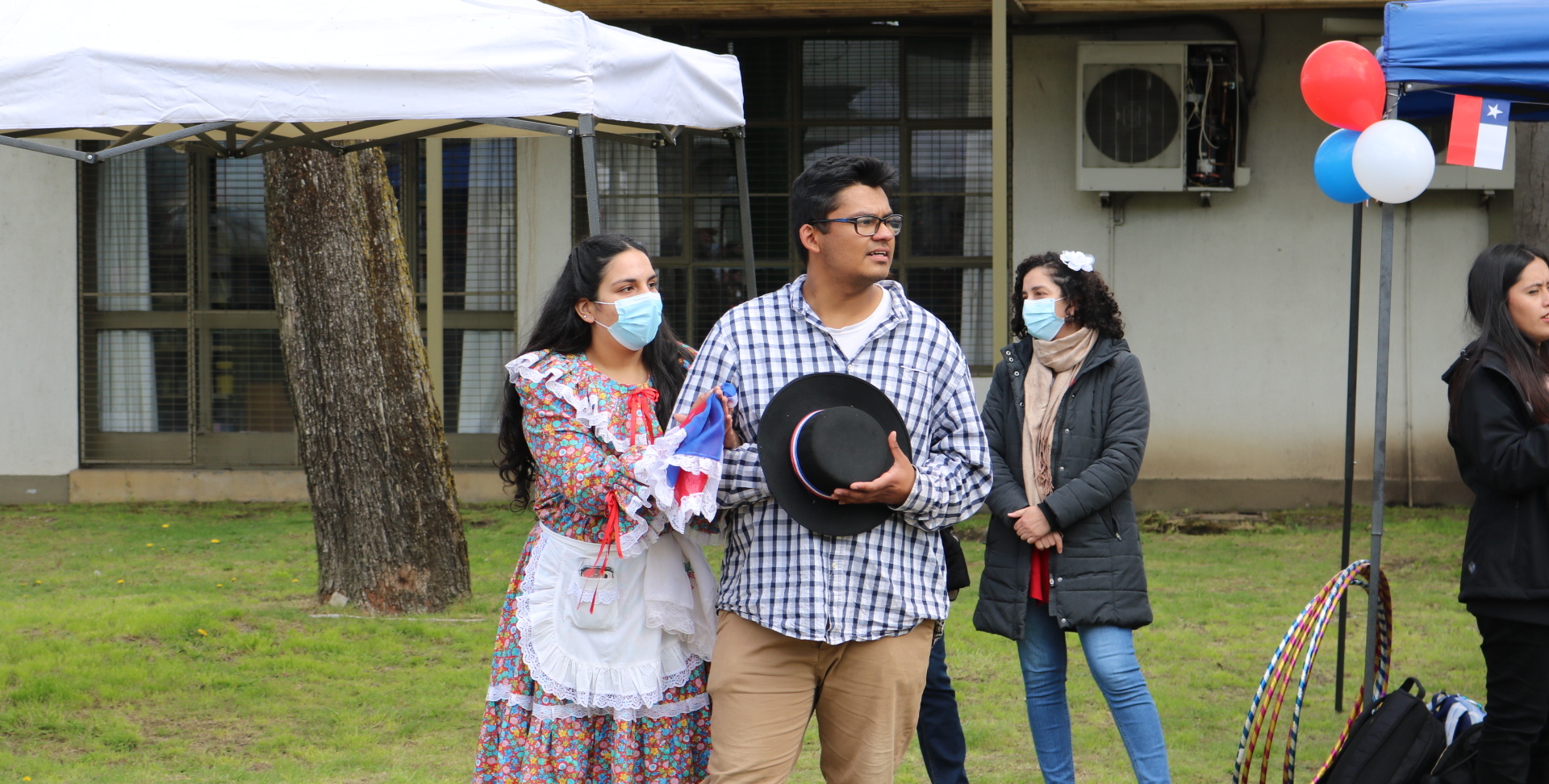 Con una celebración plena de actividades tradicionales la Escuela de Trabajo Social fomenta la convivencia triestamental