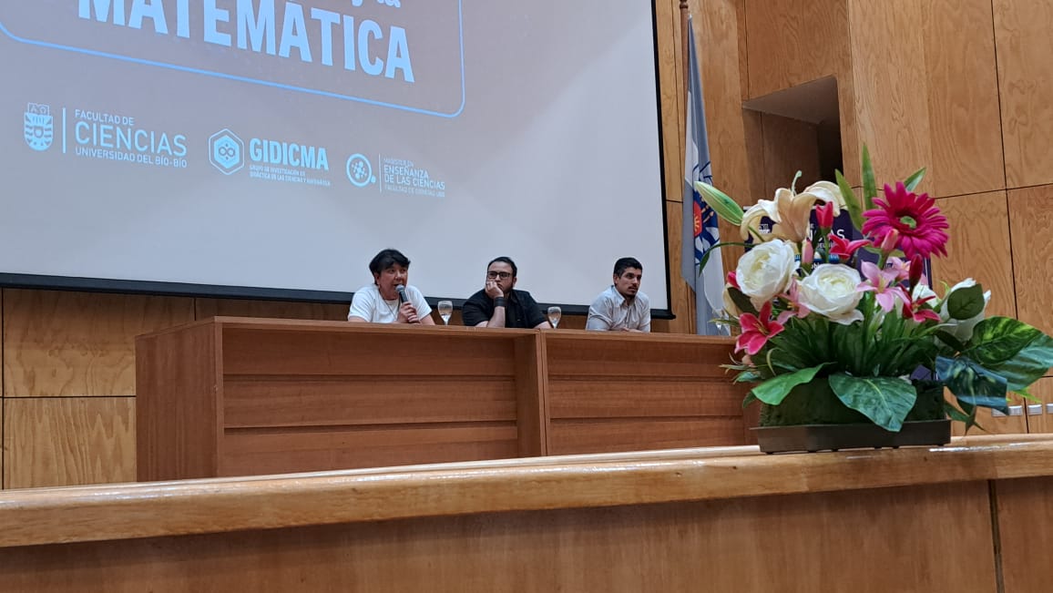 Académica del Departamento de Ciencias de la Educación participó en encuentro de didáctica de las ciencias y matemática como parte de proyecto Fondecyt