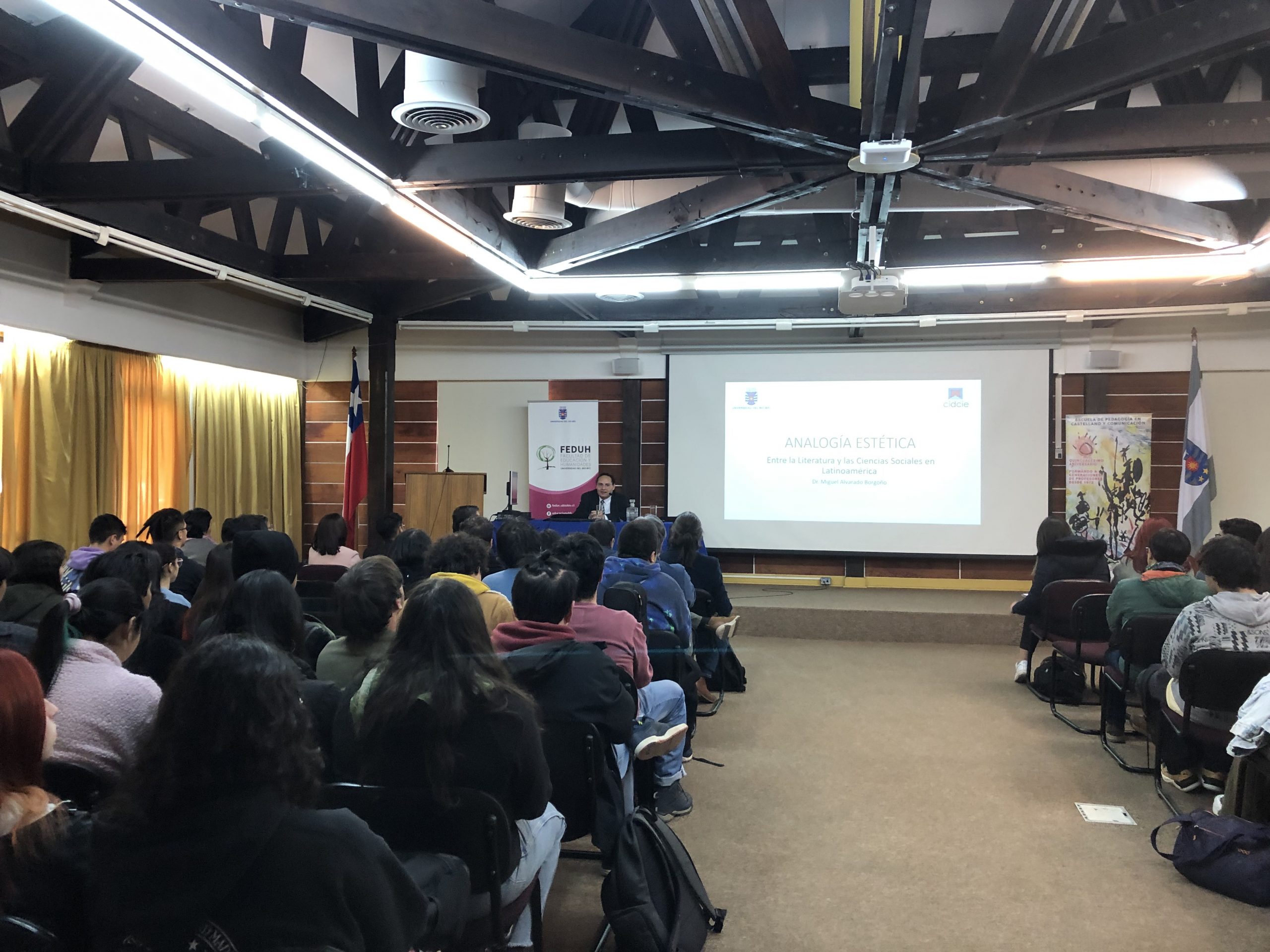 Pedagogía en Castellano y Comunicación inauguró su año académico con conferencia respecto a la relación entre la literatura y ciencias sociales en América Latina