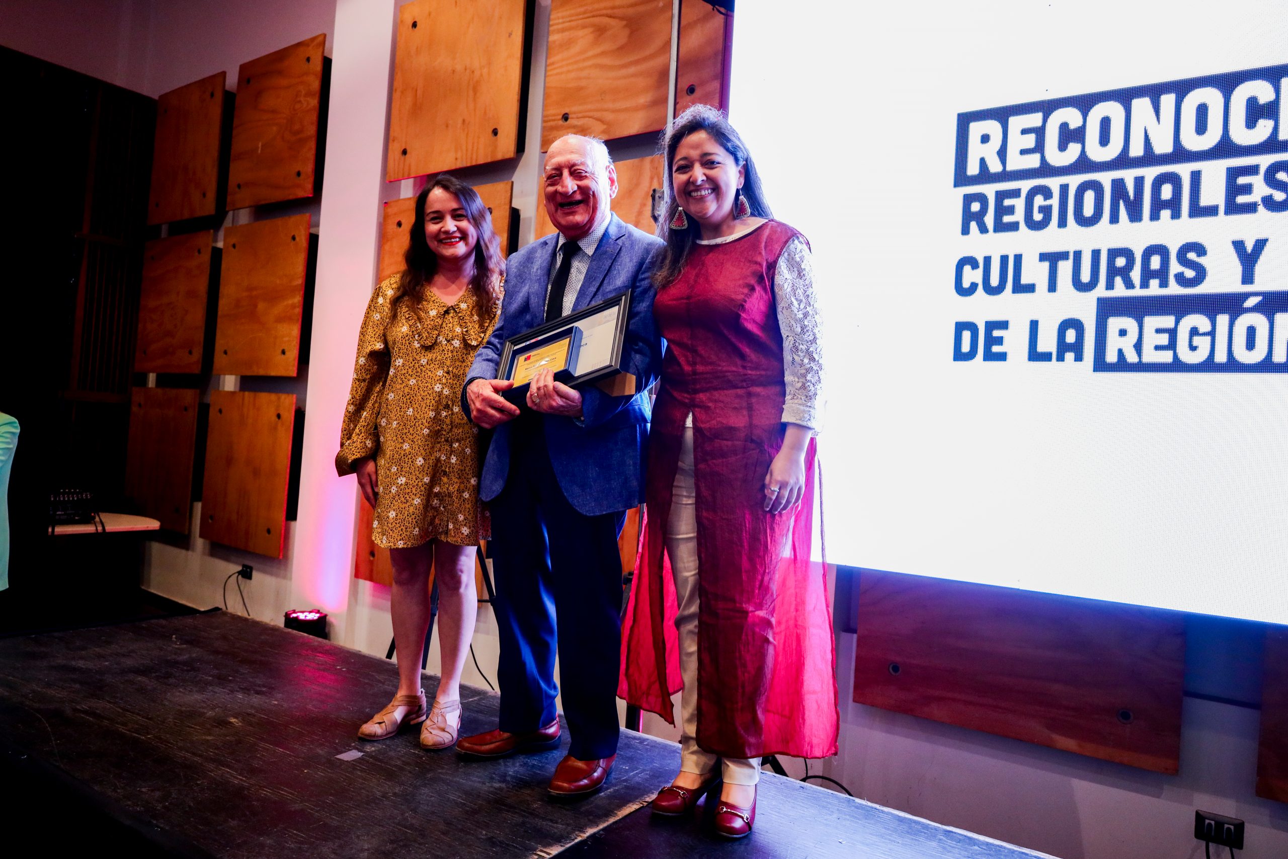 Académico Marco Aurelio Reyes recibe Reconocimiento Regional de las Culturas, Las Artes y el Patrimonio 2023