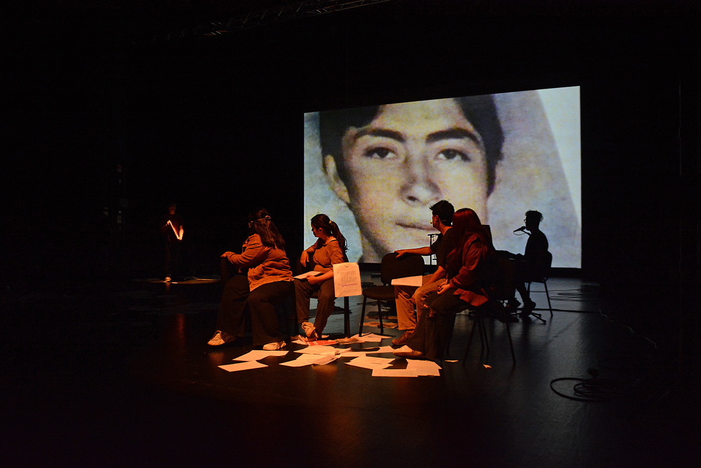 Estrenan obra de Teatro en rescate de la memoria de Detenidas/os Desaparecidas/os