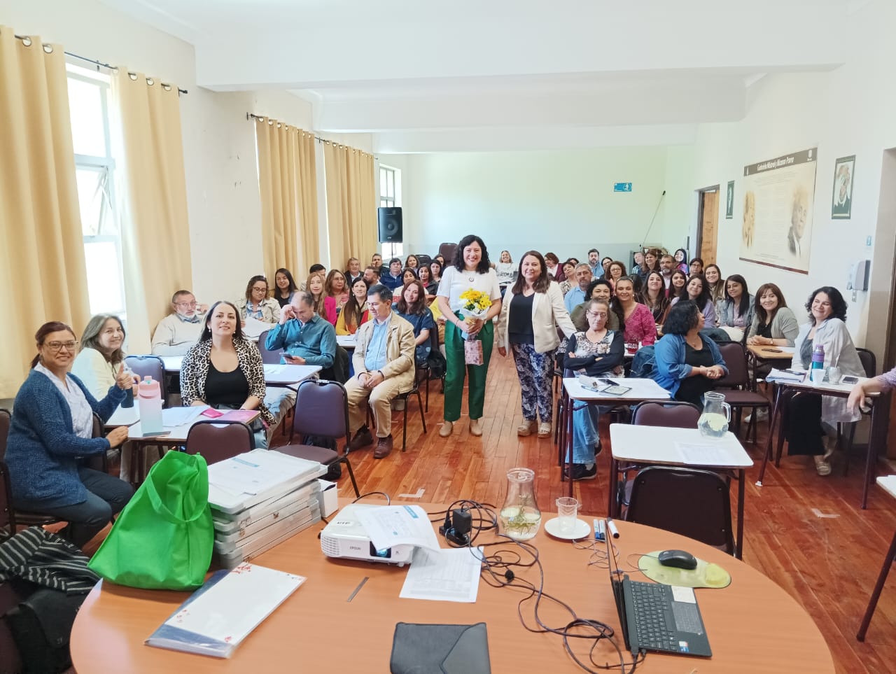 Docentes y equipo directivo del Liceo Narciso Tondreau se capacitan en evaluación educativa