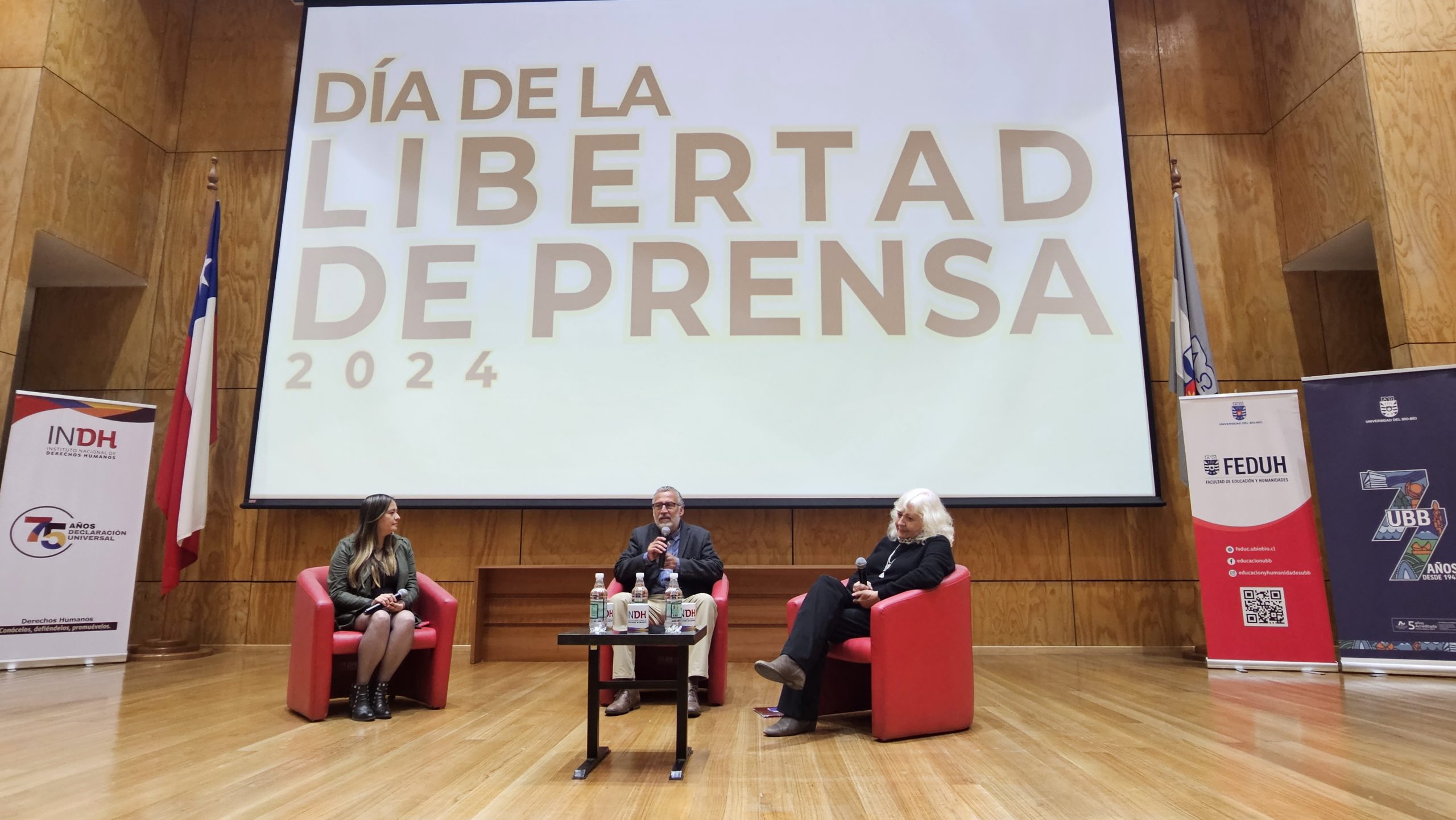 Periodista Mónica González lideró conversatorio en el marco del Día de la Libertad de Prensa