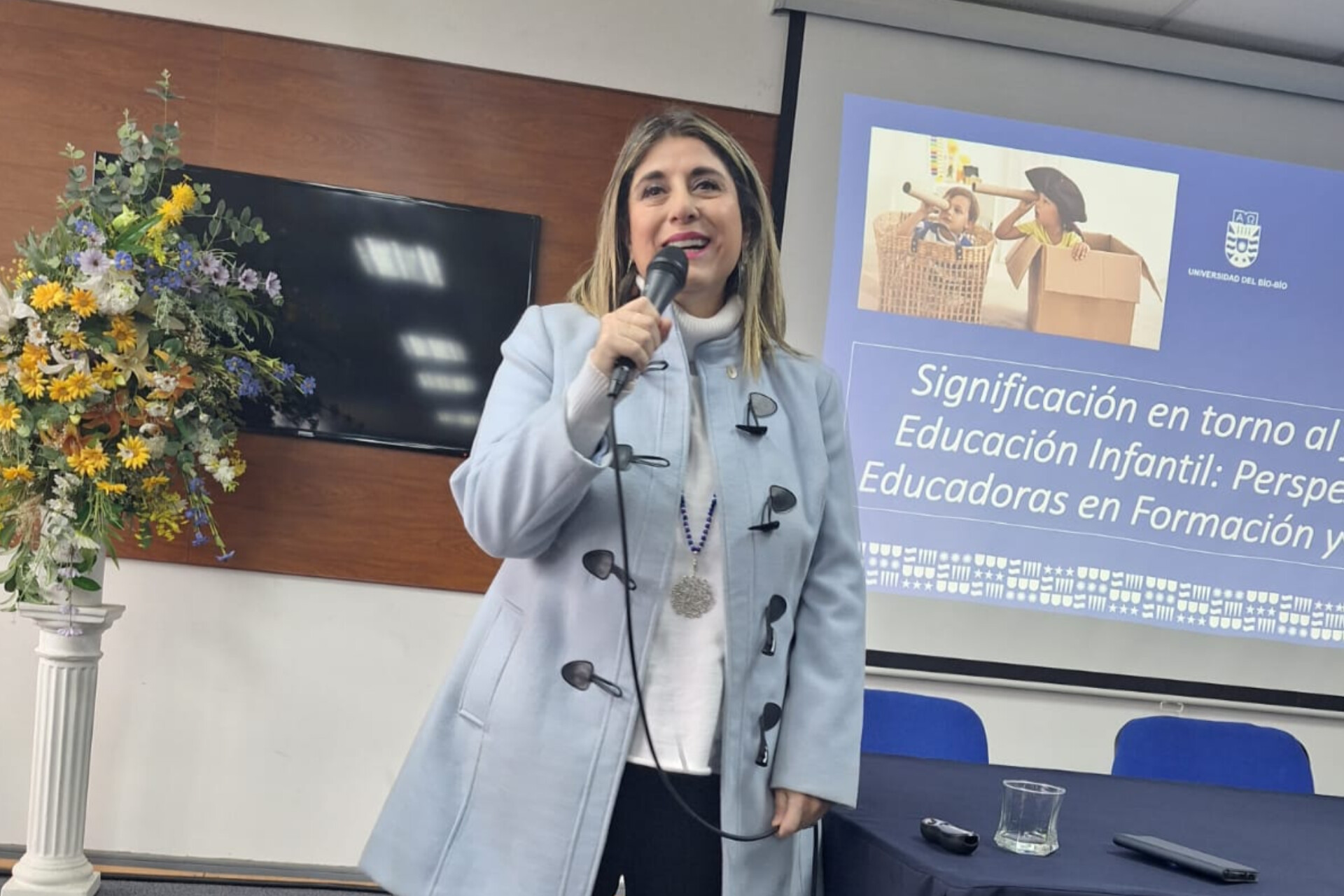 Académica Patricia Arteaga expone sobre la “significación del juego” en seminario de la UNACH
