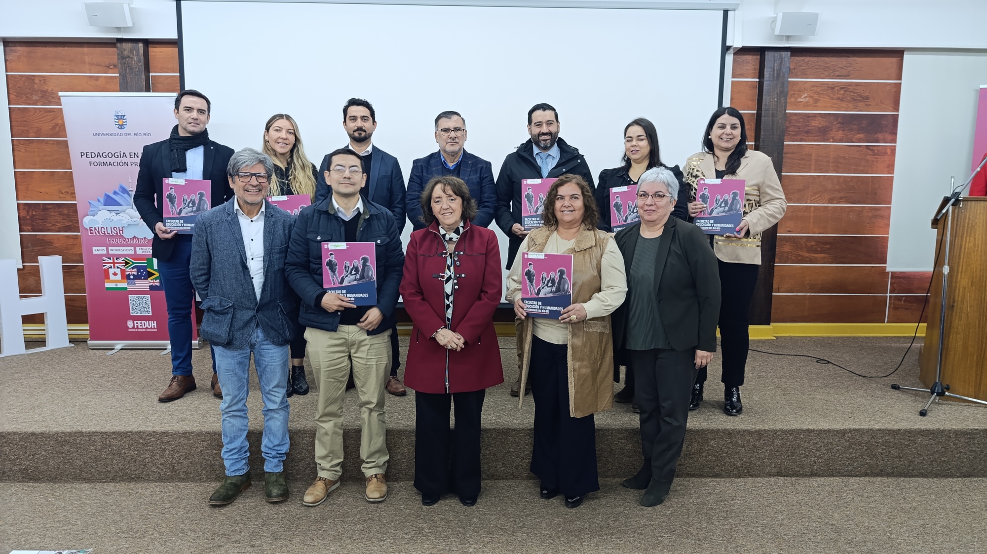 Escuela de Pedagogía en Inglés firma compromiso de colaboración con 11 establecimientos educacionales en el marco del Simce 2026