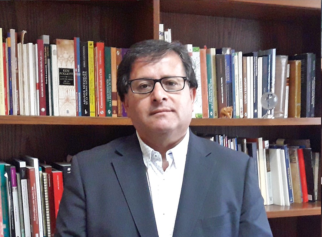 Académico UBB Dr. Cristián Leal recibe reconocimiento regional por su aporte a la historia y patrimonio de Ñuble