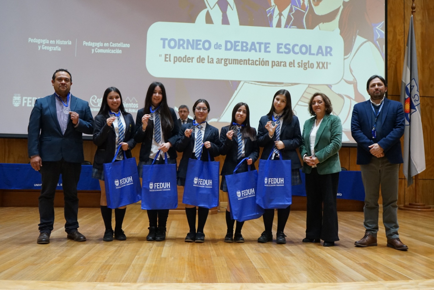 Estudiantes del Liceo Bicentenario Carlos Montané Castro triunfan en Torneo de Debate Escolar en la UBB