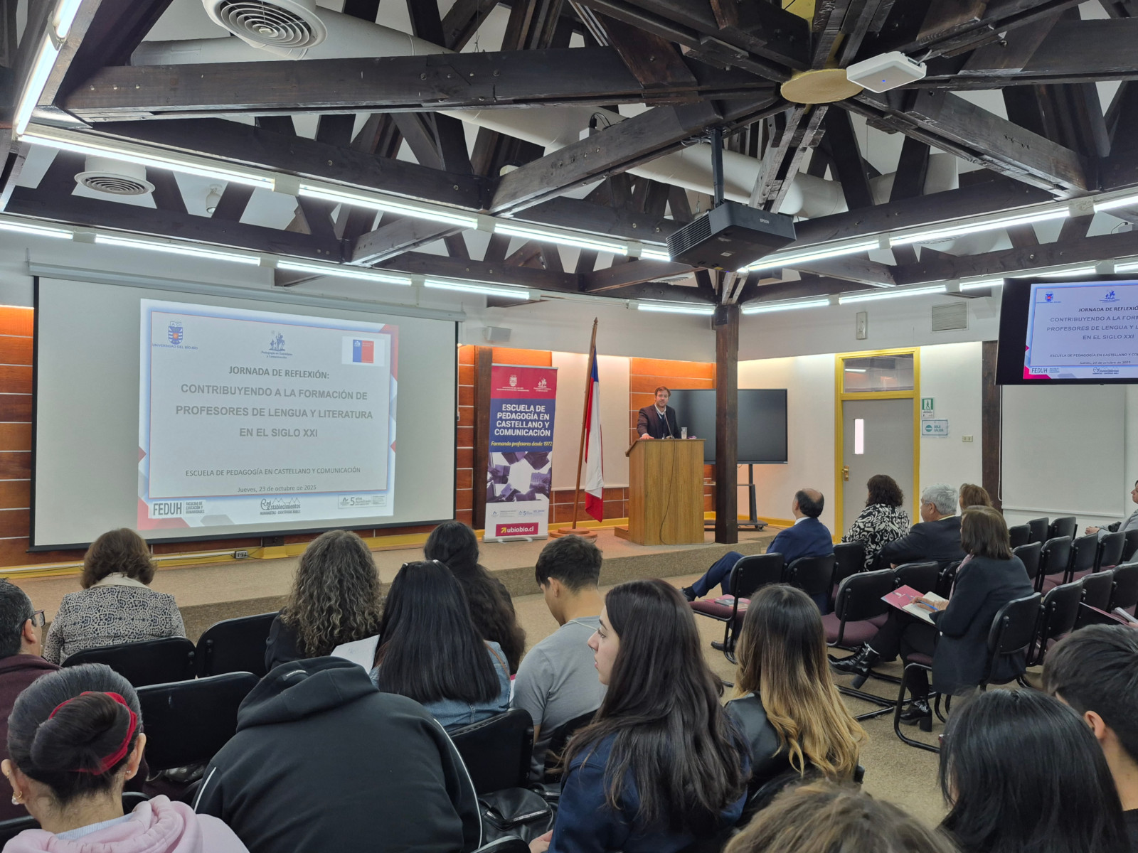 Escuela de Pedagogía en Castellano y Comunicación UBB desarrolló Jornada de Reflexión sobre los desafíos de la formación docente en Lengua y Literatura