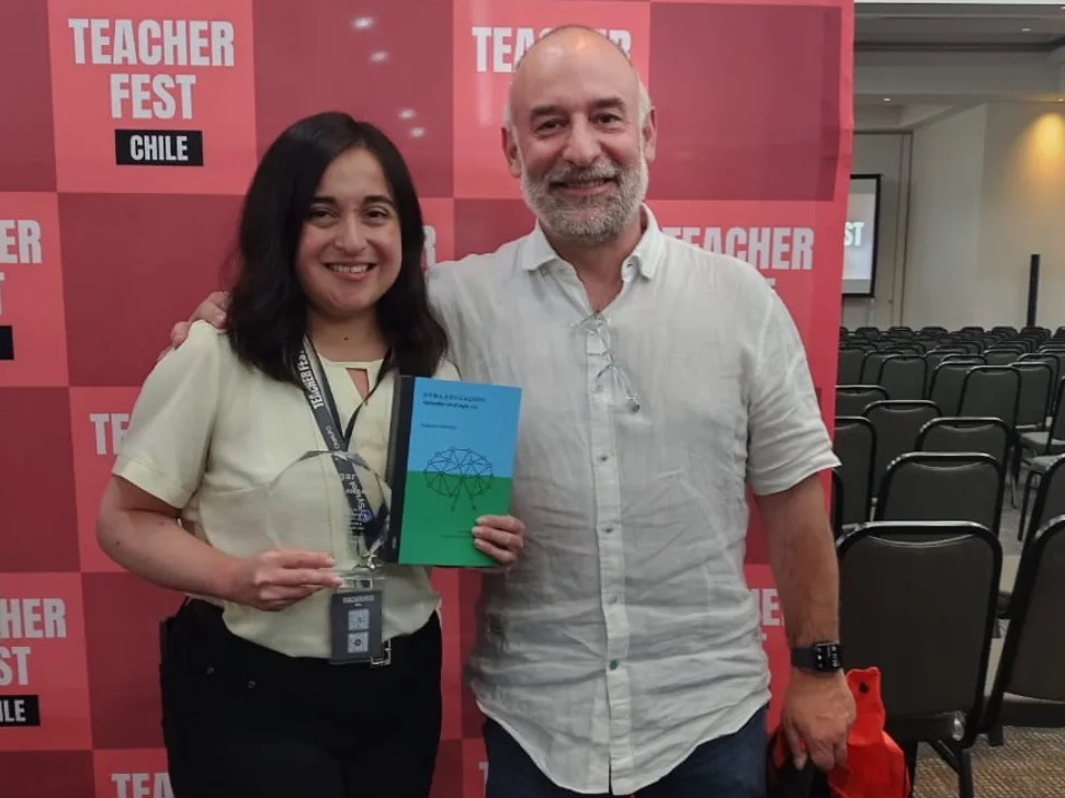 Profesora UBB Tavita Barriga Silva logra segundo lugar en el Golden Apple Award Chile 2025