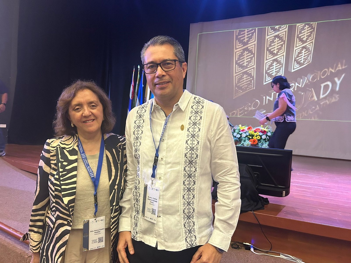 Decana Dra. Fancy Castro expuso sobre liderazgo pedagógico y formación docente en Congreso Internacional RIILPE-UADY, México