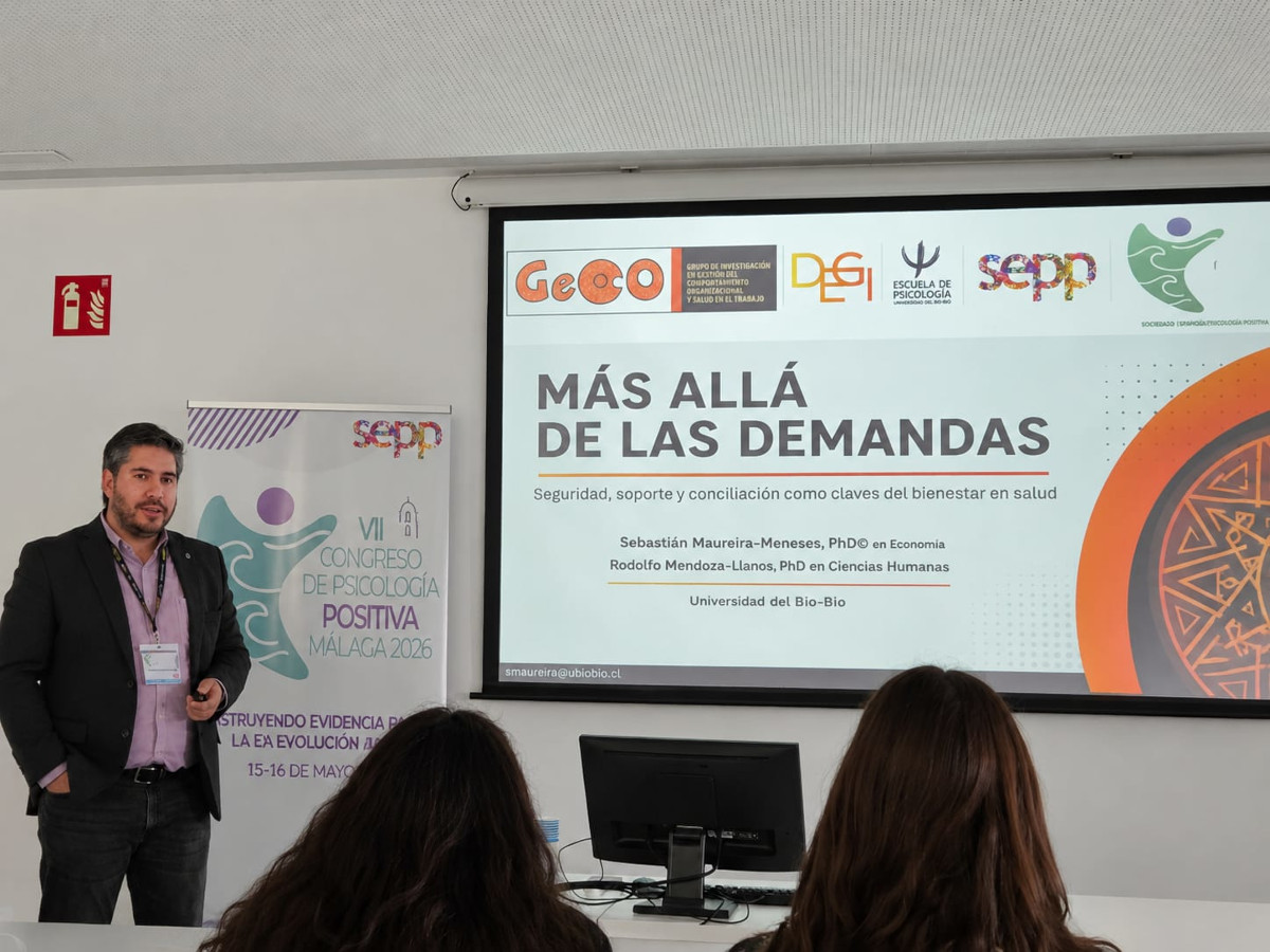 Académico de Psicología UBB expuso sobre bienestar laboral y salud mental en congreso internacional en España